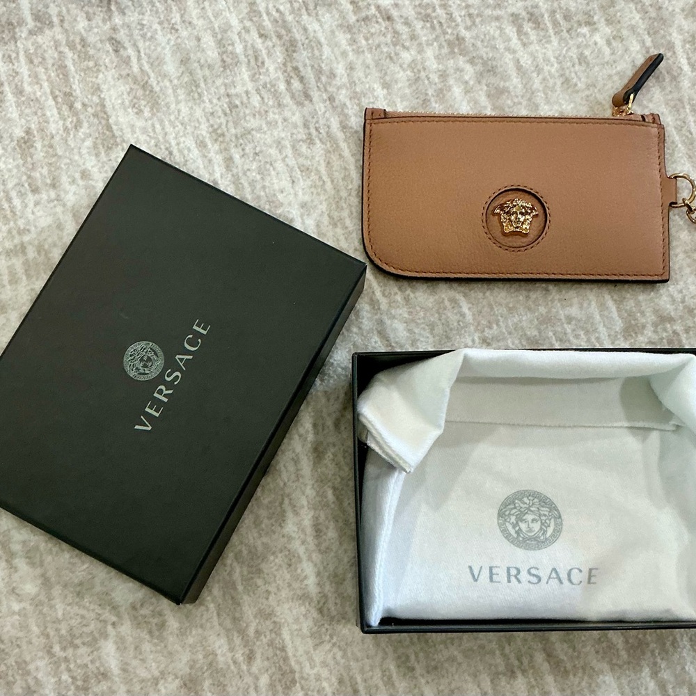 ✨💎NWT💎✨Full inclusion VERSACE Medusa Cardholder! - Picture 8 of 8